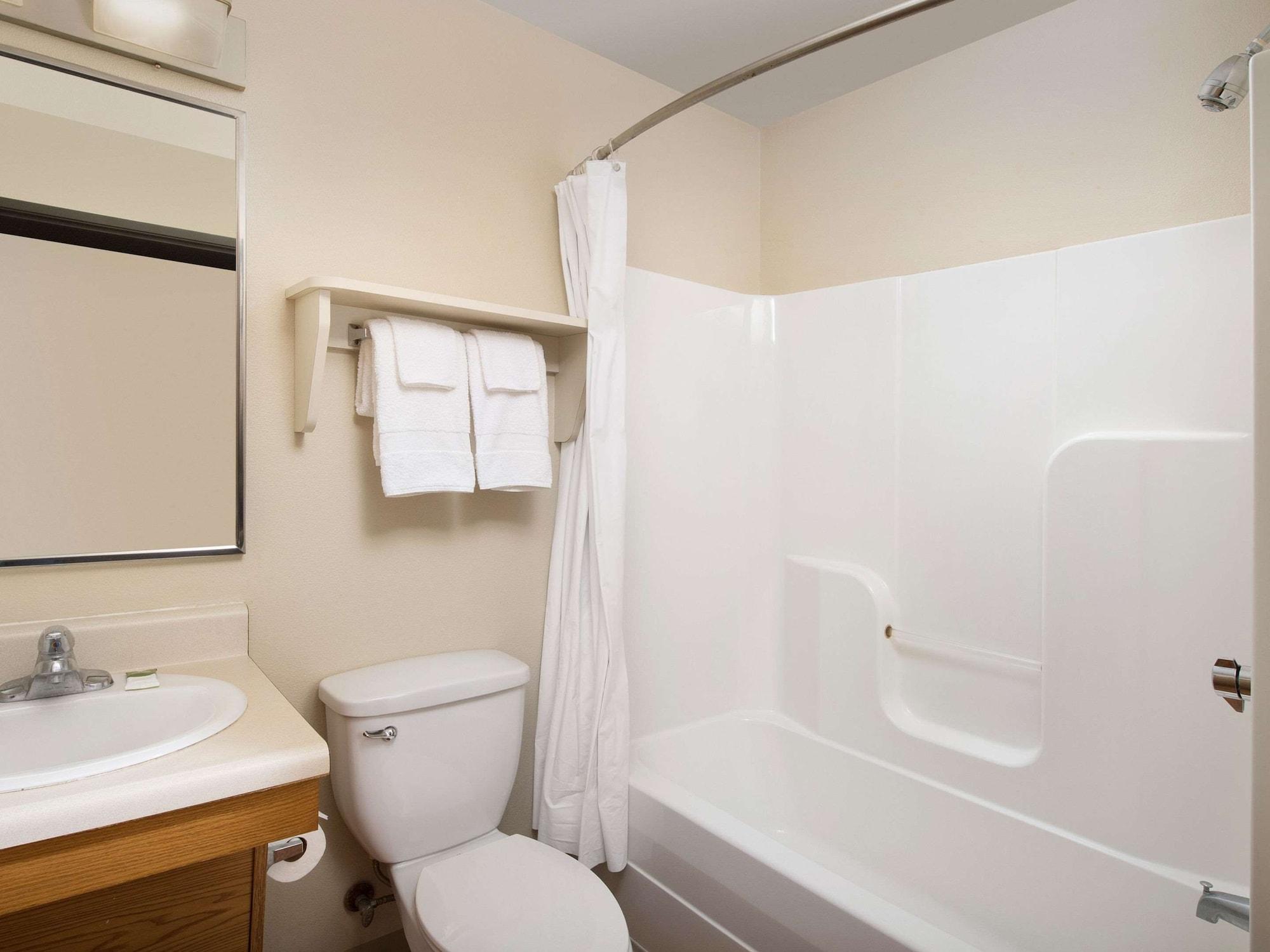 Suburban Studios Watford City Ngoại thất bức ảnh