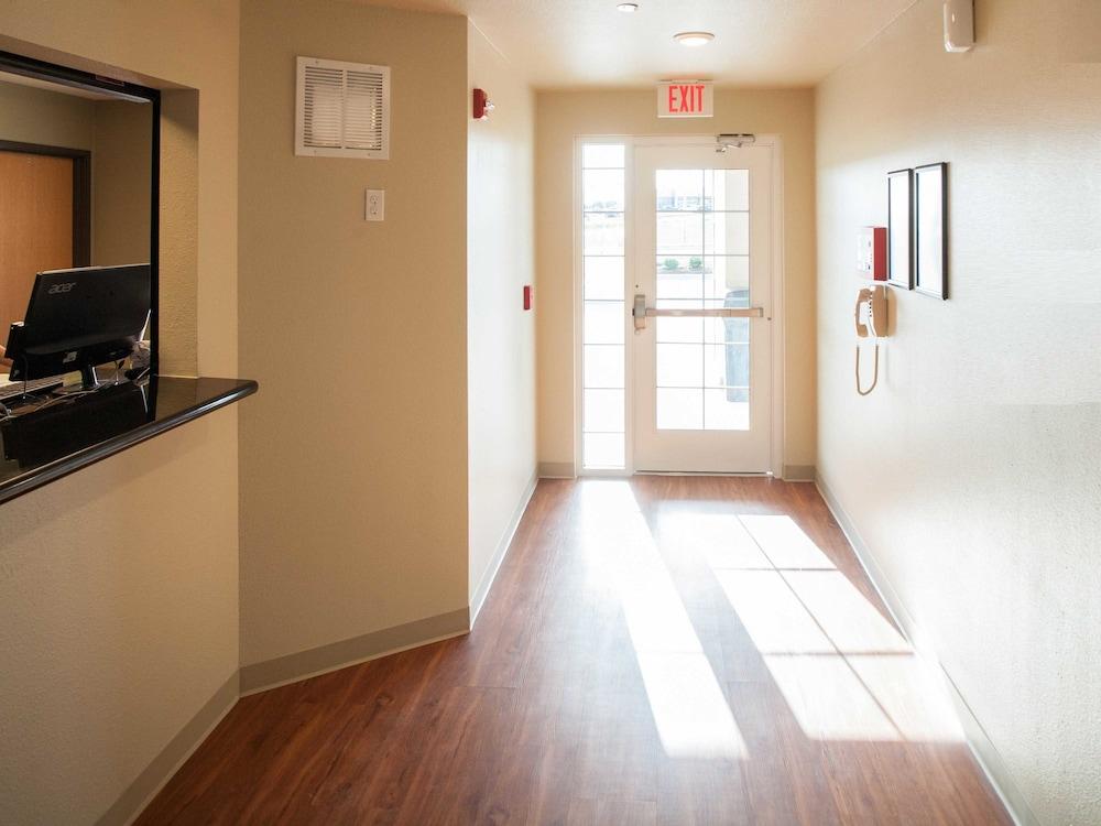 Suburban Studios Watford City Ngoại thất bức ảnh