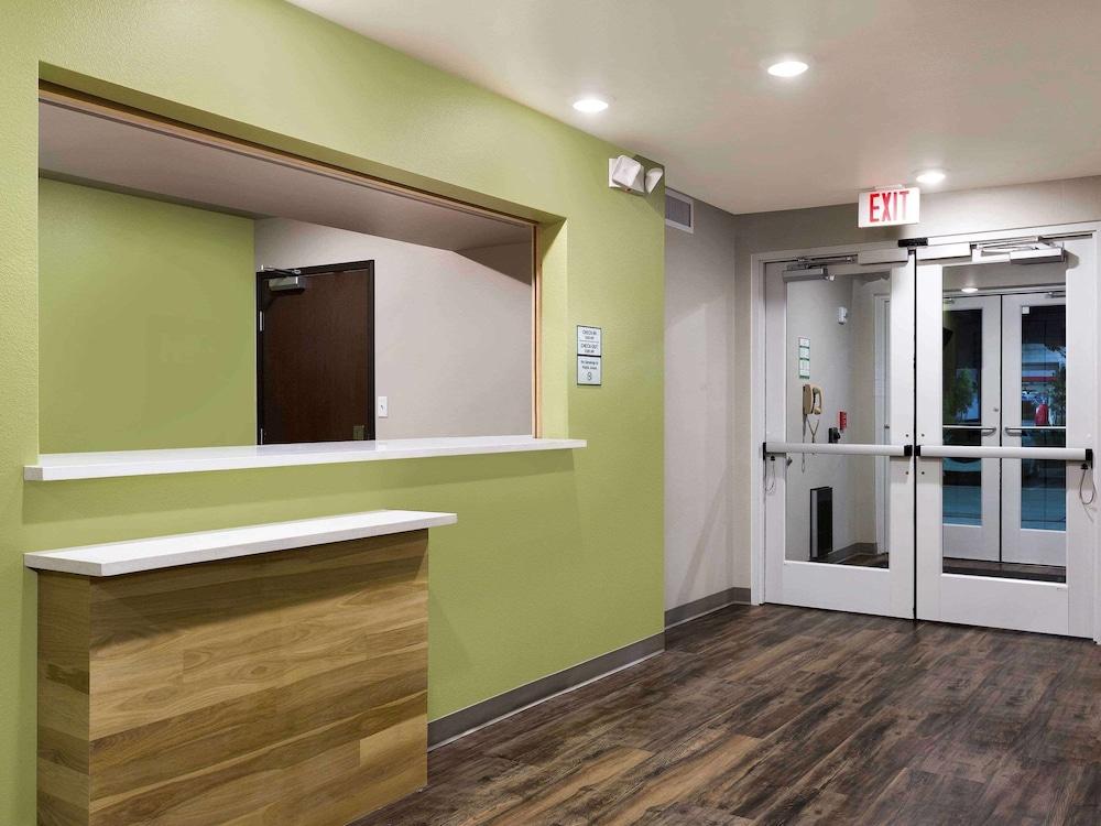 Suburban Studios Watford City Ngoại thất bức ảnh