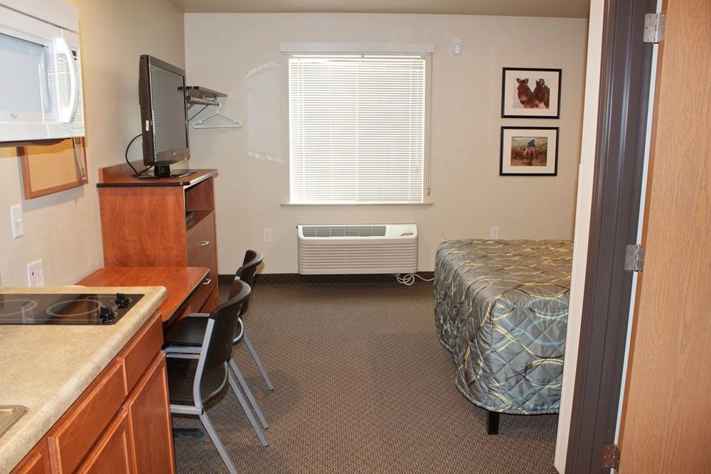 Suburban Studios Watford City Phòng bức ảnh